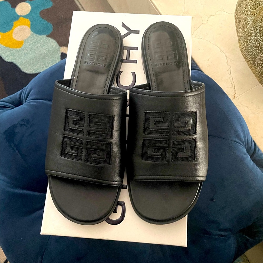 Givency slides